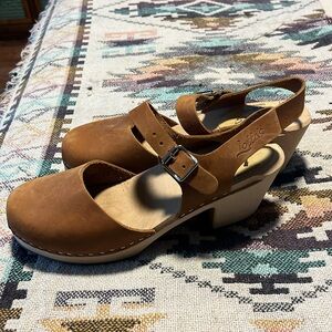 Lotta’s Highwood Brown Oiled Nubuck Clogs Size 9.5